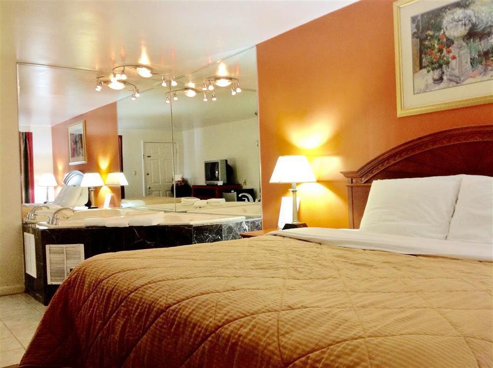America'S Best Value Inn Lancaster Rohrerstown Room photo