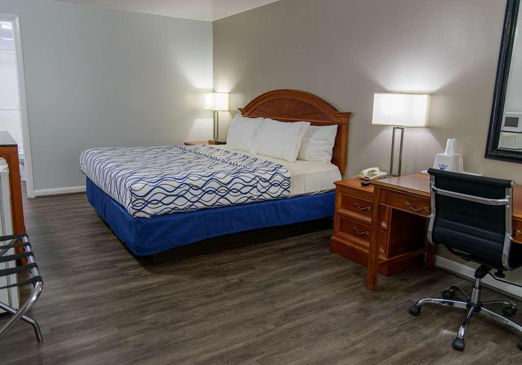 America'S Best Value Inn Lancaster Rohrerstown Room photo