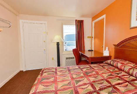 America'S Best Value Inn Lancaster Rohrerstown Exterior photo